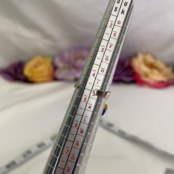 Dangling yellow and blue crystals on a silver toe ring - Picture 6 of 10